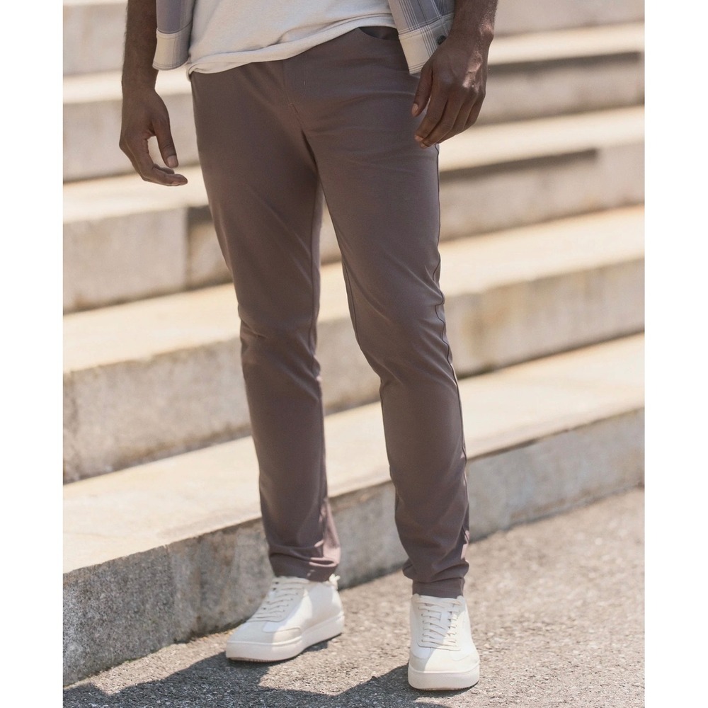 Vuori Meta Pants Mens 30x30 Warm Grey Performance Stretch Chino Trousers
